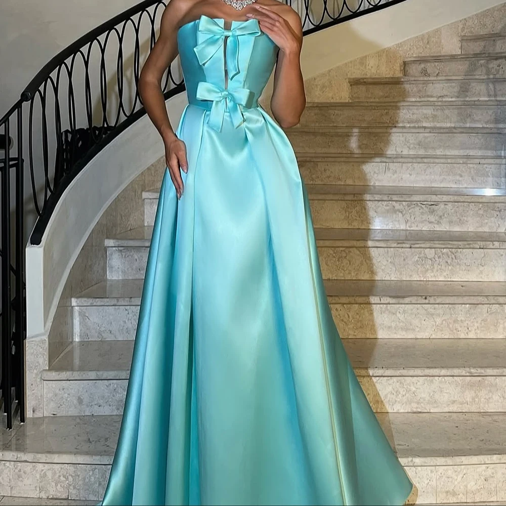 Op maat gemaakte A-lijn avondjurken Vloerlengte strapless mouwloze galajurk Fsahion strik Eenvoudige gedrapeerde rugloze feestjurk