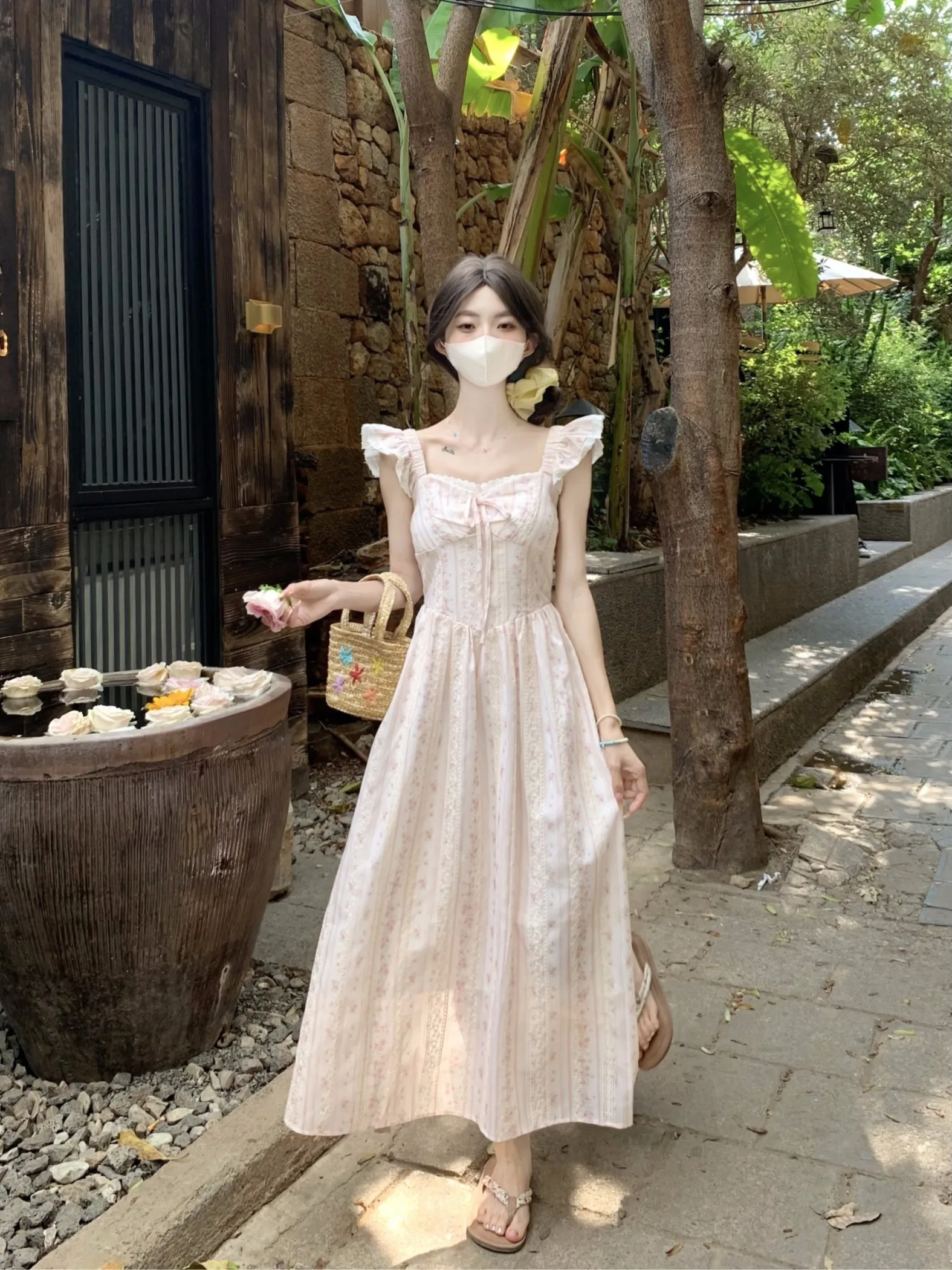 

Elegant Floral Embellished Hollow out Sleeve Dress Women's Summer New Style Waist Cinched Pleated Long Dress Korean Style