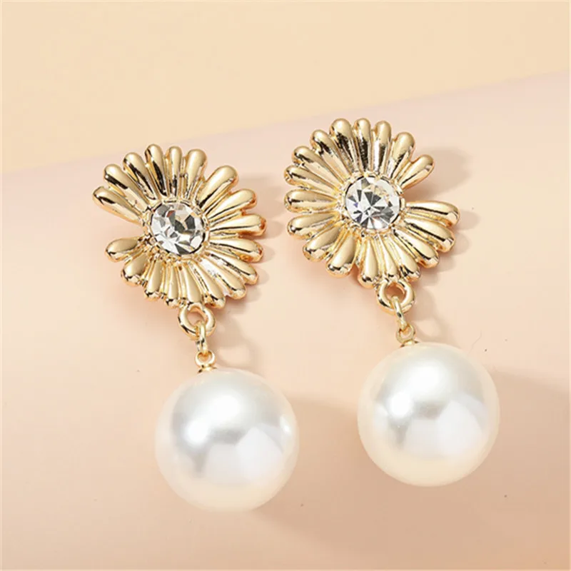 MANGOSKY Fashion Vintage elegant Baroque wreath earrings fashion sweet studs