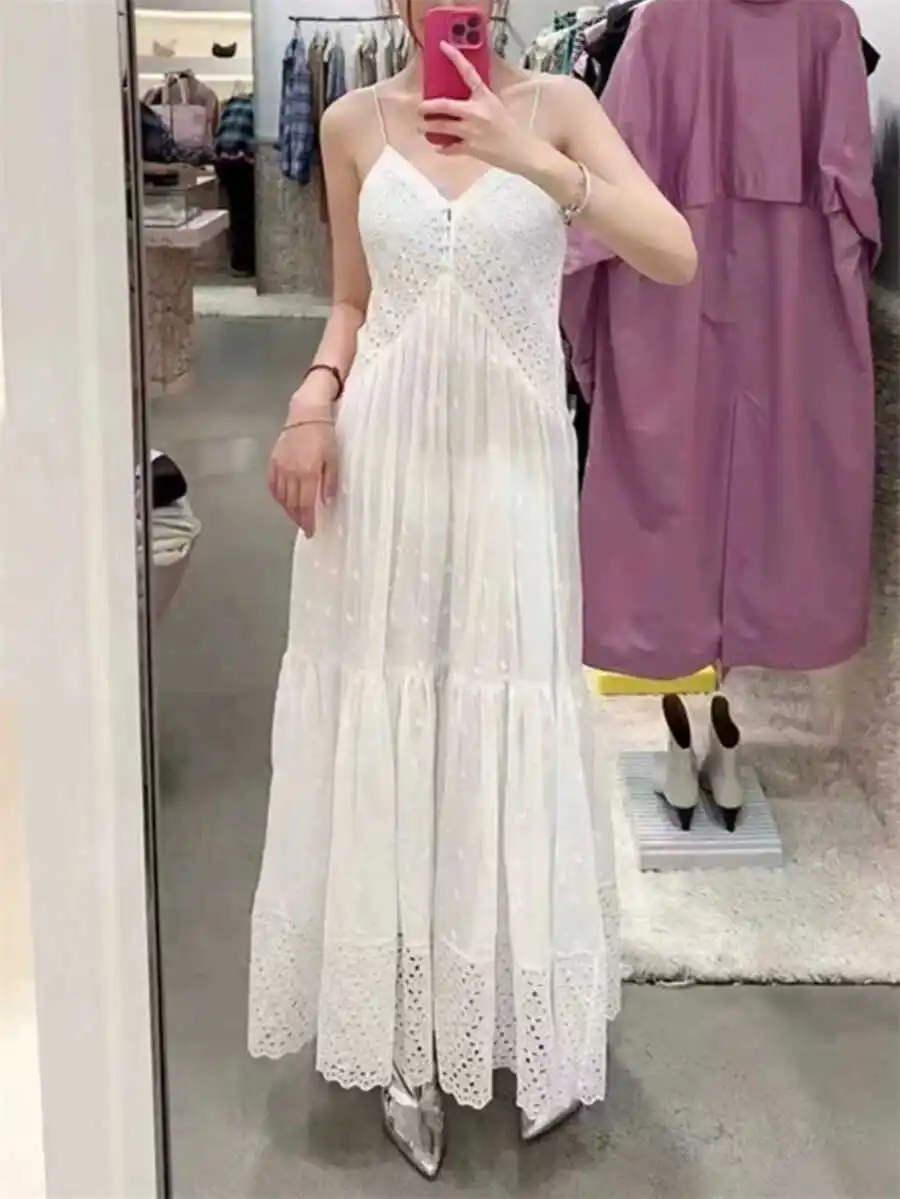 

Летнее платье 2024: Белое хлопковое макси-платье с вышивкой, ажурными элементами и тонкими бретелями для женщин