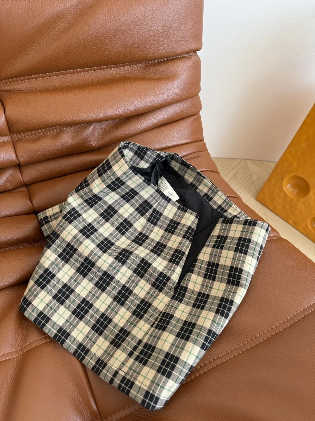 High quality new plaid high waisted A-line half skirt, versatile, anti glare, hip hugging half skirt