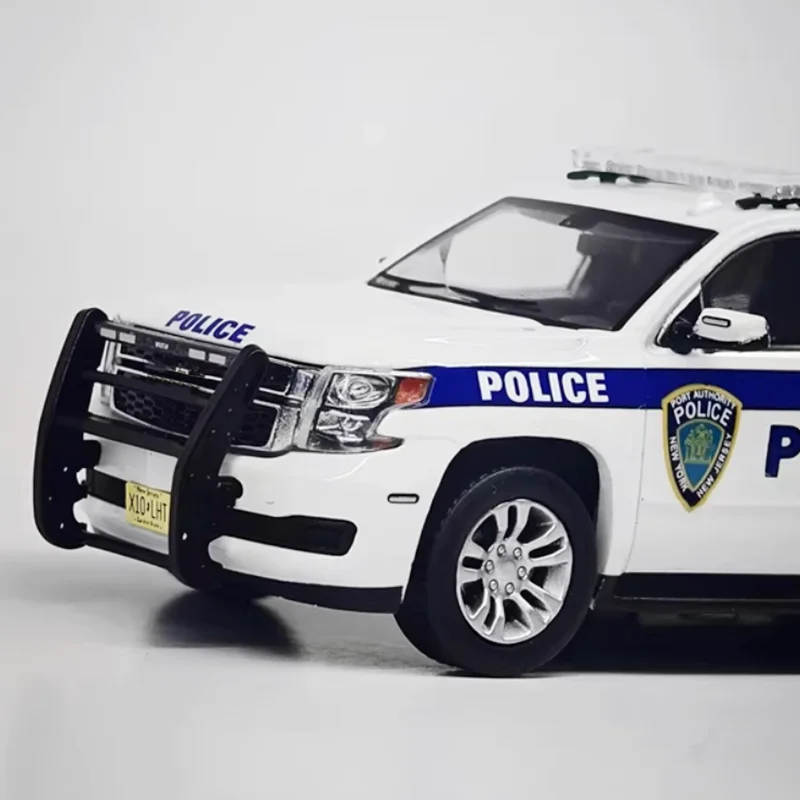 GOC Diecast 1:64 Scale Suburban Police Alloy Car Model Collection Souvenir Holiday Gift Static Display