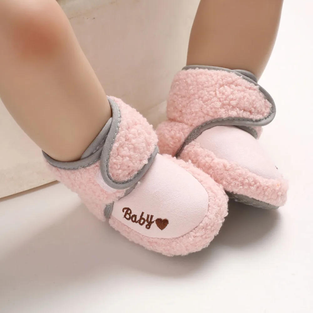 Botas de cuna cálidas y suaves y cómodas para niños y niñas, calcetines antideslizantes para bebés recién nacidos, zapatillas