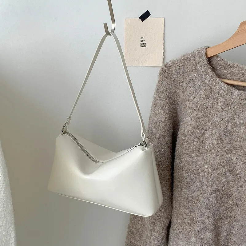 

Новая трендовая городская минималистичная сумка 2026 года: кожаная сумка-багет, универсальная сумка на плечо, простая стильная городская женская сумка