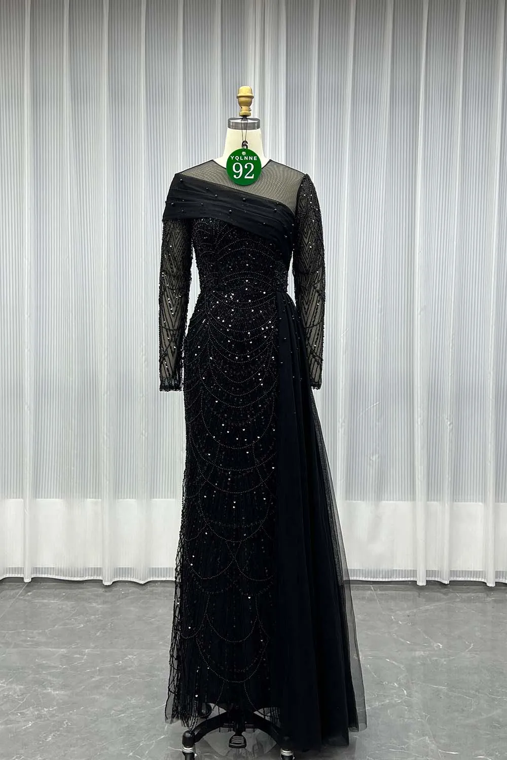 YQLNNE 092 Robe de soirée noire à manches longues et perles