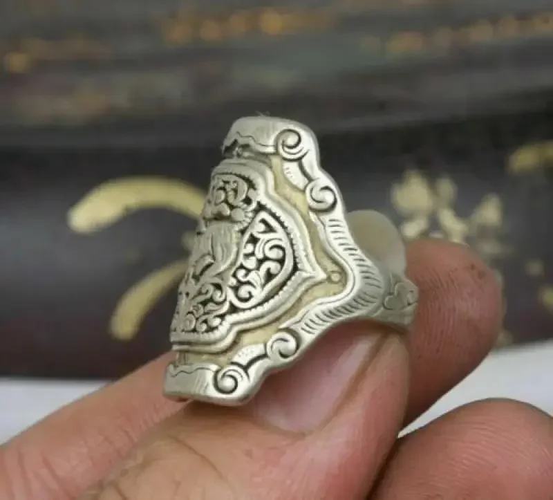2.9 سنتيمتر الصينية القديمة مياو الفضة كيلين كيلين الوحش رئيس مجوهرات اليد الدائري التميمة فنغشوي