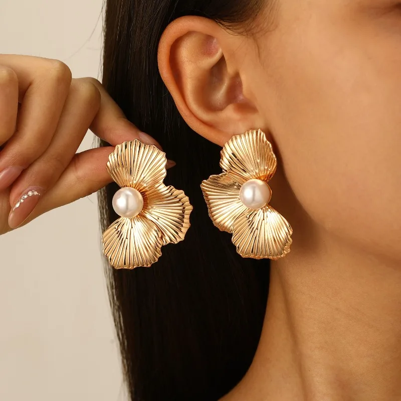 

Exaggerated Ginkgo Leaf Stud Earrings for Women Trendy Unique Minimalist Alloy Design Earring Fashion Jewelry