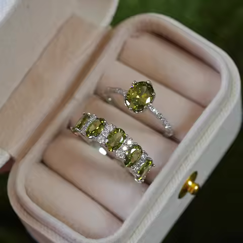 Creative Fresh Retro Olive Green Series Emerald gem Ring for Women silver 925 Luxury Exquisite and High quality Wedding Jewelry
