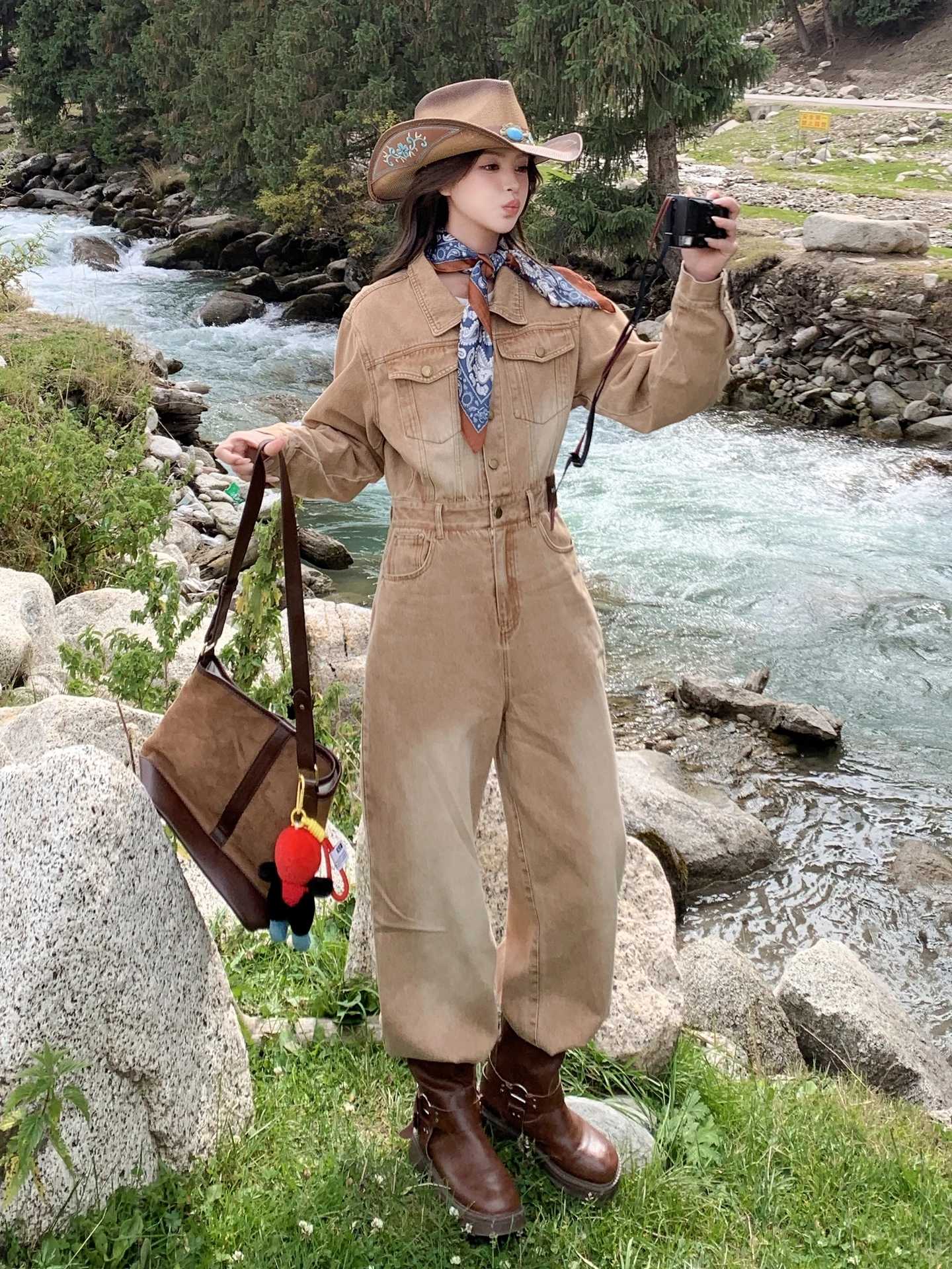 

Повседневный дизайнерский комбинезон для женщин: простой воротник, прямые широкие брюки с высокой талией, весна 2026