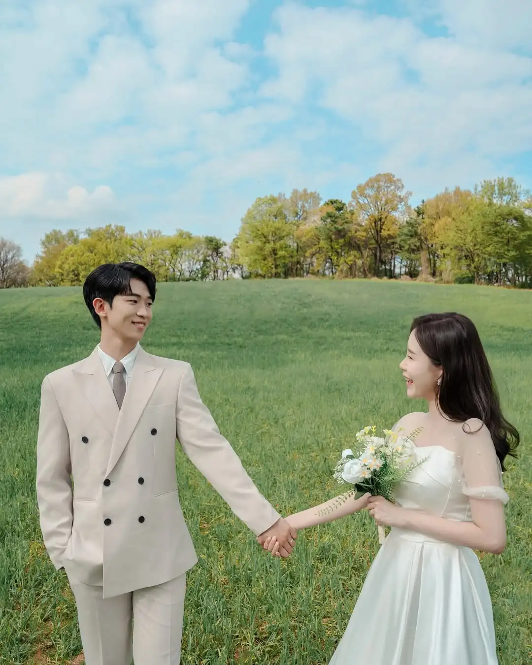 MODX فساتين زفاف أنيقة من الساتان على شكل حرف a Lvory بأكمام قصيرة لؤلؤة غلبة ثنيات كورية لالتقاط الصور فساتين العروس المخصصة 2025