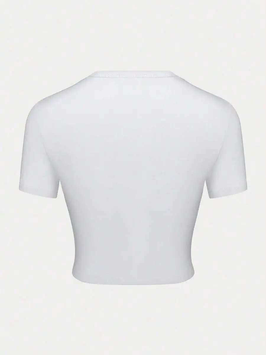 Y2K-T-Shirt mit Kirschmuster und Rundhalsausschnitt, kurzärmeliges, eng anliegendes, kurzes Oberteil, süßes T-Shirt mit grafischem Motiv, Damen-Sommer-Crop-Top, lässig, weiß. – Detail 4