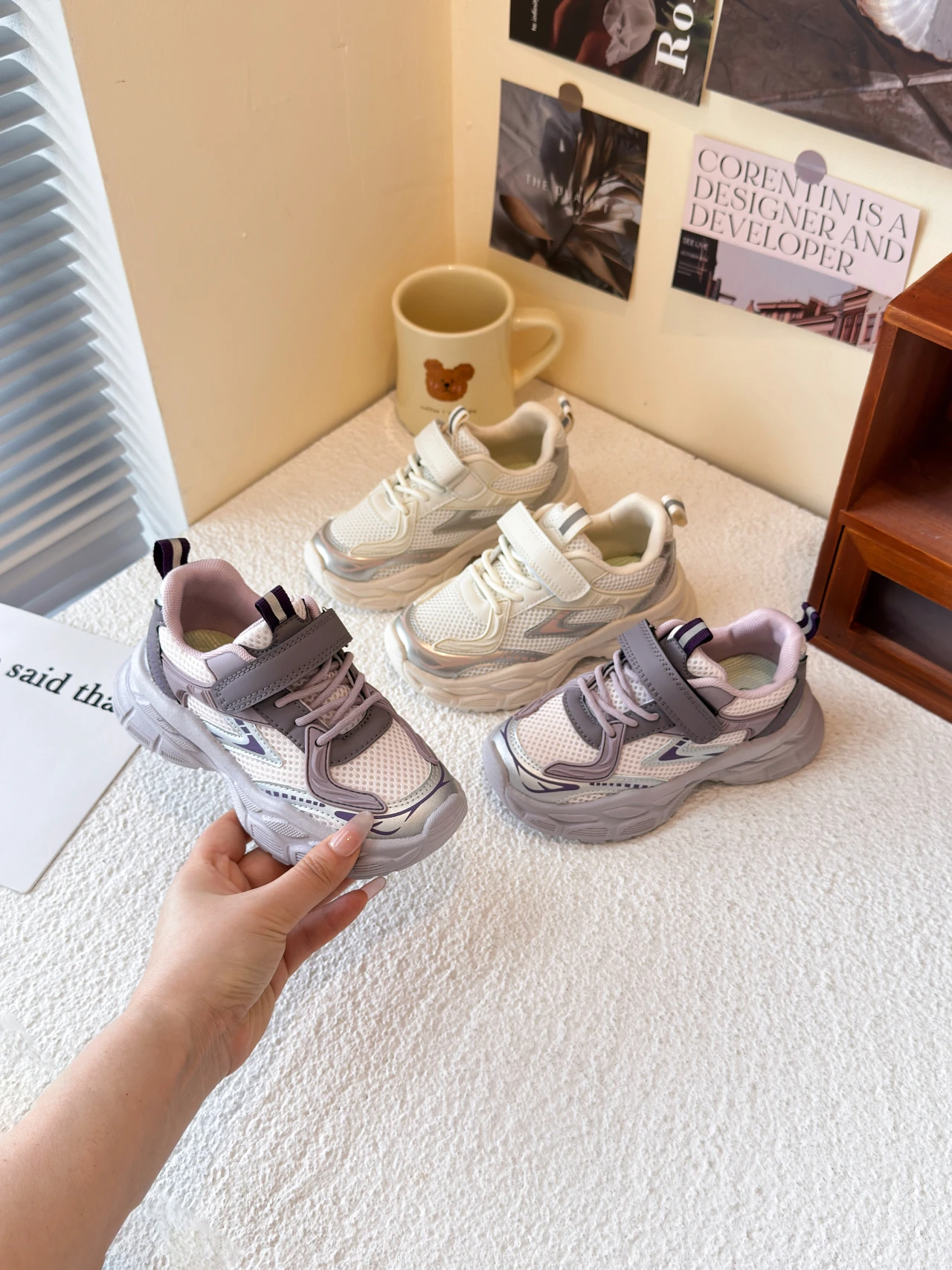 

Детская повседневная обувь, кроссовки, весенние туфли с сетчатыми вырезами для девочек, дышащие, противоскользящие, белые, фиолетовые туфли, размер 26-37