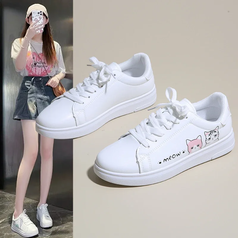 

Весенняя женская спортивная обувь 2024, модная дышащая вулканизированная обувь, повседневная белая женская обувь с милым котом и мультяшным кружевом