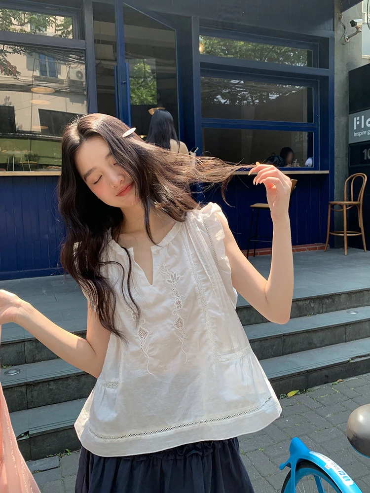

Unique White Embroidered Svel Top for Women Beautiful Doll irt Small Vest Outerwear Summer 2025 Mixd Brand