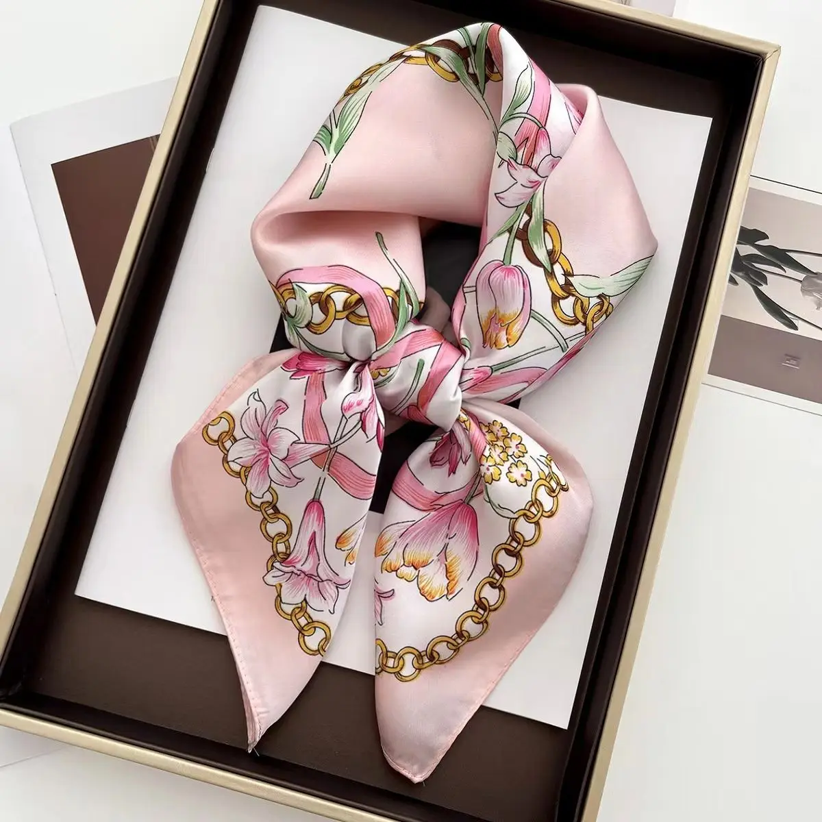 

Pink Chain Tulip Scarf Lightweight Silk Like for Modern Ladies Office Party Neck Hair Bandana Bag Accessory Trendy Women Scarf
