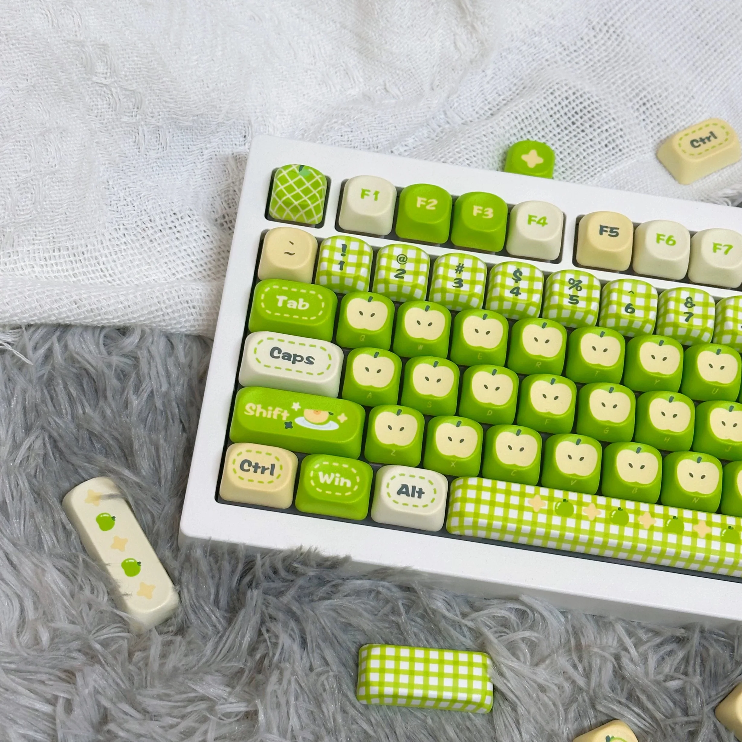 

97 Keys Green Red Apple Keycaps MOA Profile PBT Dye-Sub Cute Keycap Compatible with 87 Layout MX Mechanical Keyboards