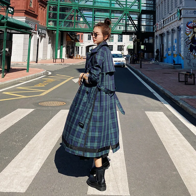 

SuperAen Blue Retro Plaid Turn-down Collar Trench Coat for Women's Autumn 2026 New French Style Casual Waist Long Coats