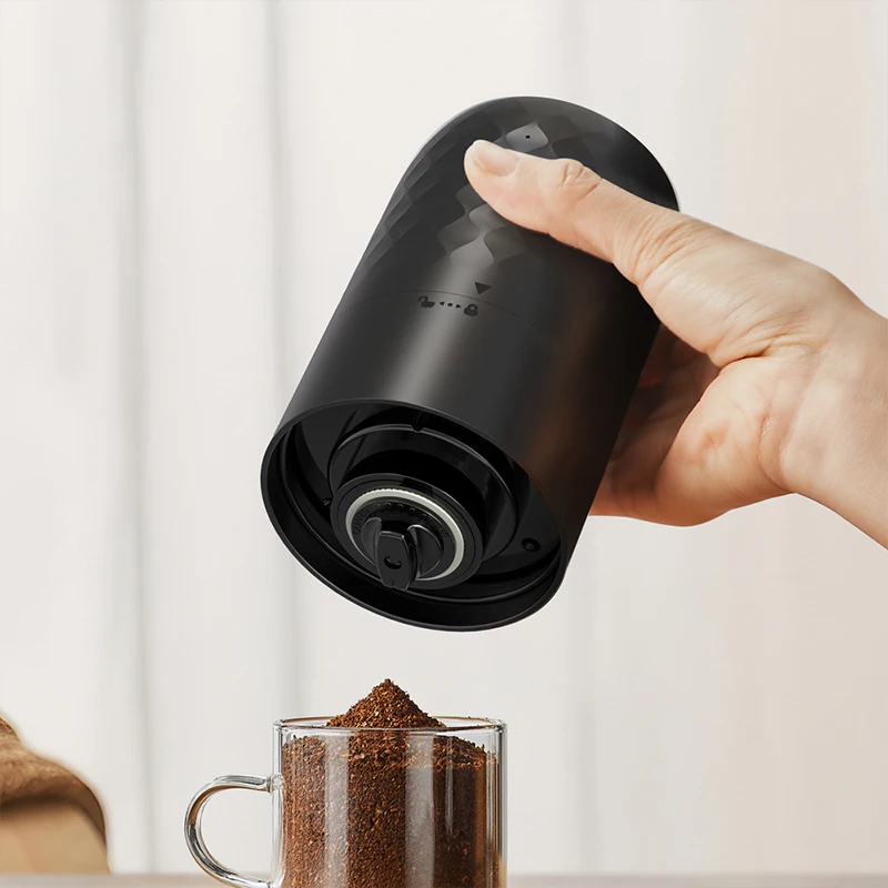 مطحنة حبوب القهوة الكهربائية المحمولة 1800 مللي أمبير قابلة للشحن المطاحن الخارجية القابلة للتعديل ماكينة القهوة المنزلية للسفر