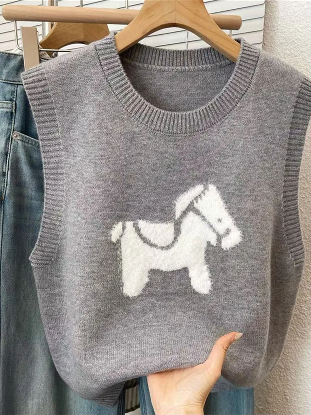 

Autumn Winter Knitted Pattern Sweater Vest No Sleeve Layering Clothing Anti-Aging Fashionable Women's round Neck Top