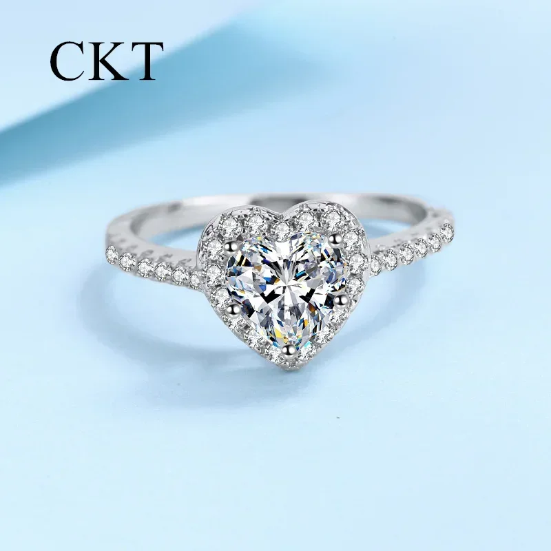 

CKT Роскошные кольца с платиновым сердечком Love 1 карат с муассанитом для женщин, белое золото 18 карат, сверкающие свадебные ювелирные украшения, подарок