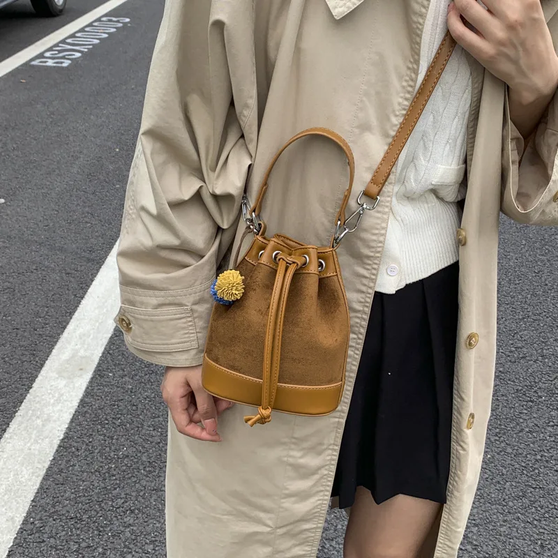 

Высококачественные женские сумки через плечо, осенняя новая мода, матовые сумки-ведра на шнурке, французская темпераментная пригородная сумка на плечо