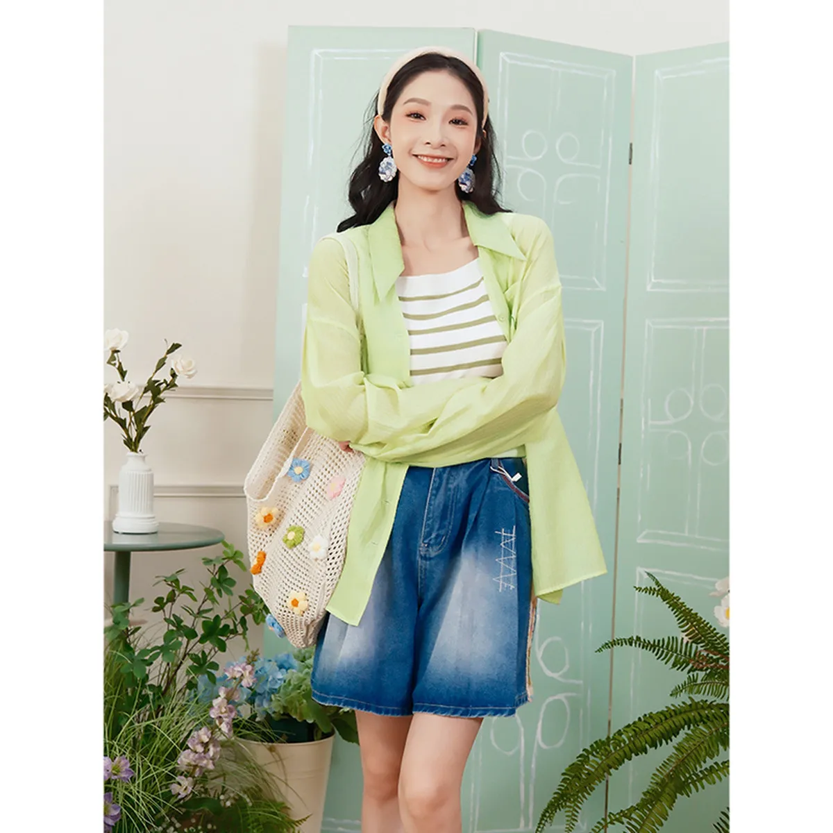 

Summer Chic: Artistic Embroidered Pocket Striped Oversized Long Sleeve Shirt