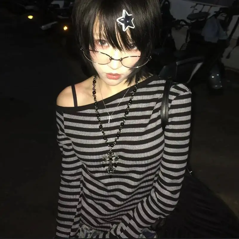 Camiseta japonesa Y2k para mujer, Tops cortos de manga larga con hombros descubiertos a rayas Y2k Grunge, ropa de calle estética de los años 2000
