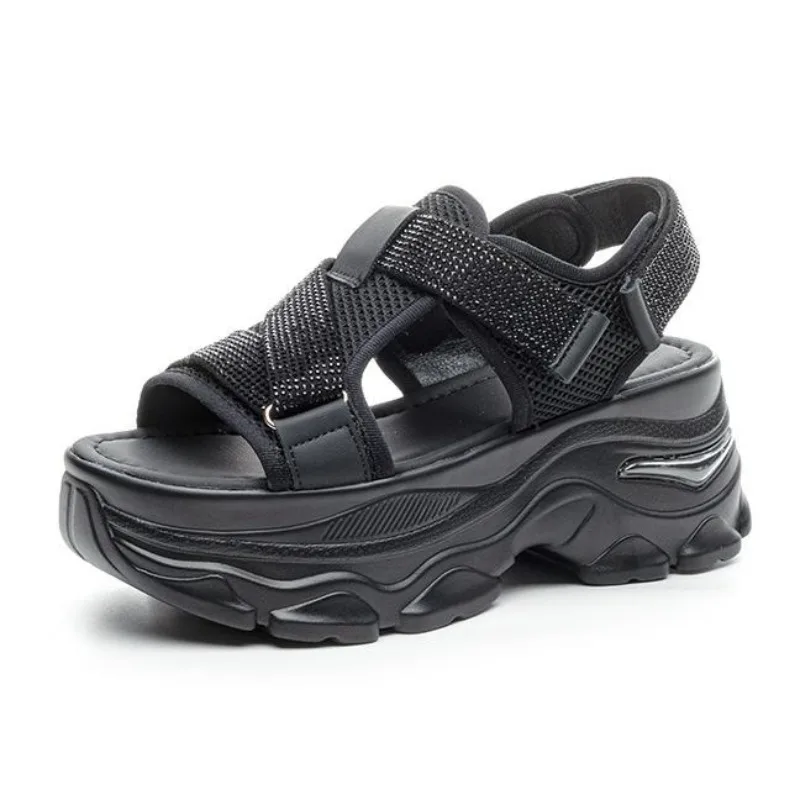 

Кроссовки на массивном каблуке 7 см, синтетическая обувь, туфли-лодочки, новинка 2023 года, летние сандалии на платформе, женские блестящие кожаные тапочки на танкетке, шлепанцы