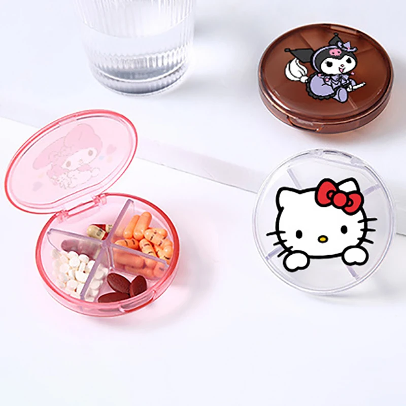 Sanurgente Kuromi Hello Kitty My Melody Boîte à pilules 4 grilles, mini pilulier en plastique portable, boîte à médicaments de poche, étui à pilules pour la maison