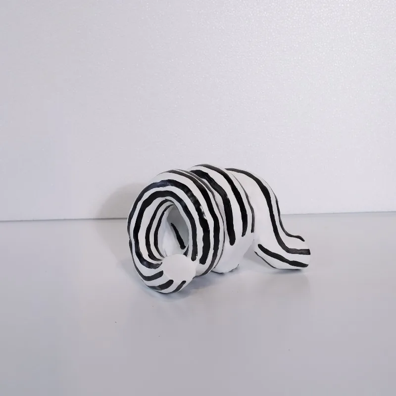 Modern Minimalist Black White Striped Geometric Knot Resin Ornament Chinese Style Lucky Gift Desktop Decor For Home Coffee Table