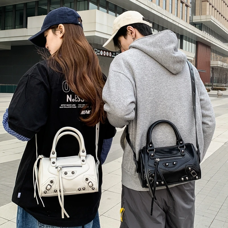 

​ ​ Сумка-кроссбоди 2026 в стиле панк-рок с заклепками, женская, с верхней ручкой, в стиле альтернативного гранж-шика, на плечо ​