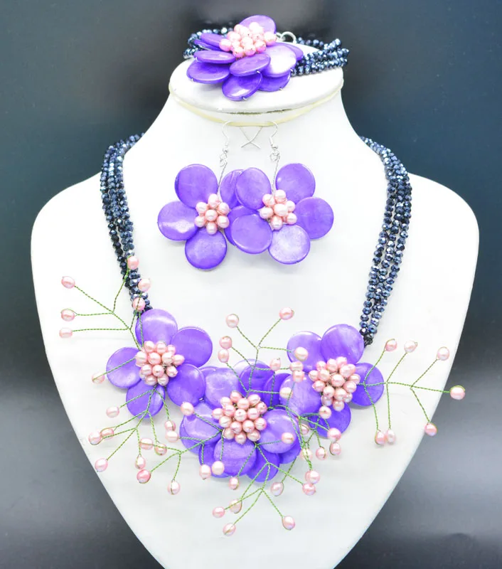Amazingly beautiful. Natural pearl. shell. Crystal flower necklace. Bracelet. earring. Beautiful bride wedding jewelry