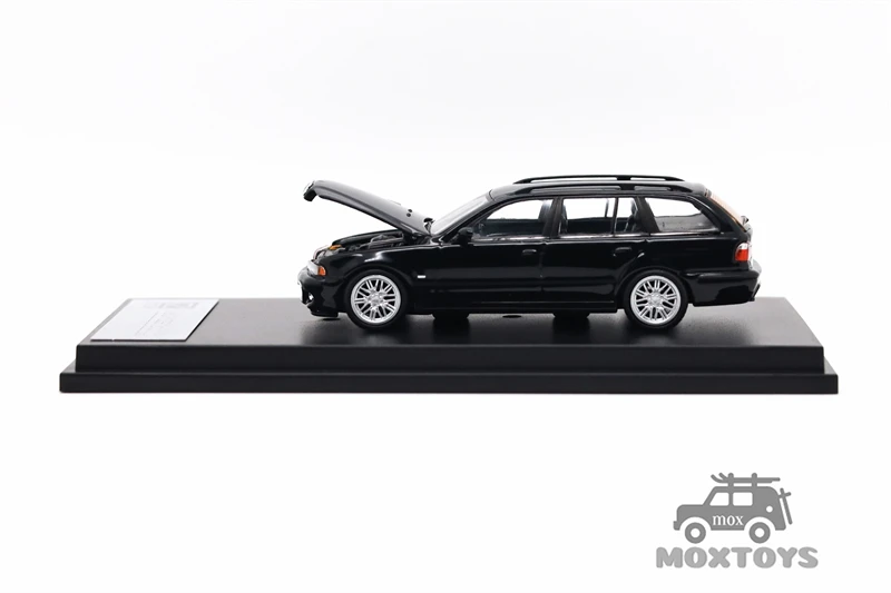 DCM 1:64 E39 Wagon Argento / Blu metallizzato / Nero Limited500 Diecast Modello di veicolo da collezione