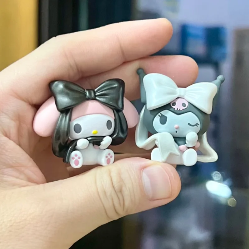 Sanrio yumemita kuroko aplicação da lei estatueta do cão na moda cápsula brinquedos autêntico nó em forma de arco decoração figura de ação