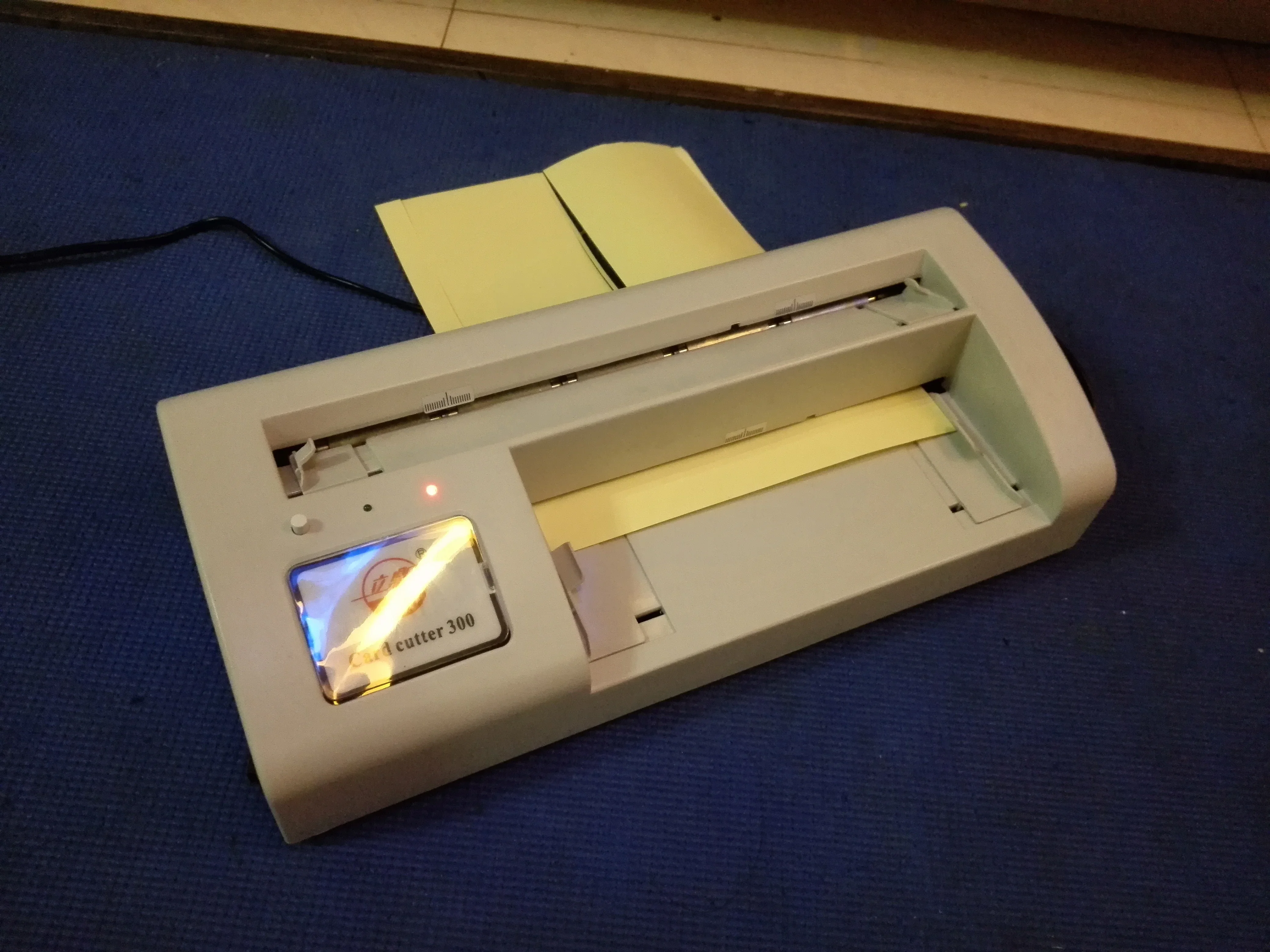 Kartvizit Kesici Otomatik iş İsim kartı kesme makinası Eğme 90*54mm 220V