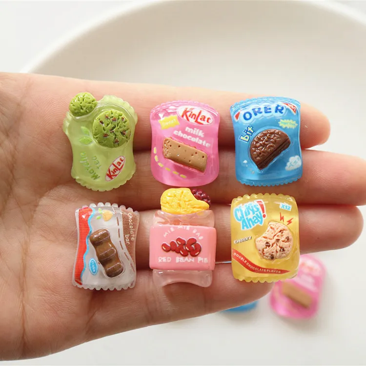 10 pçs mini biscoitos dos desenhos animados kawaii resina plana volta cabochões scrapbook diy festa hairpin acessórios decoração para casa artesanato