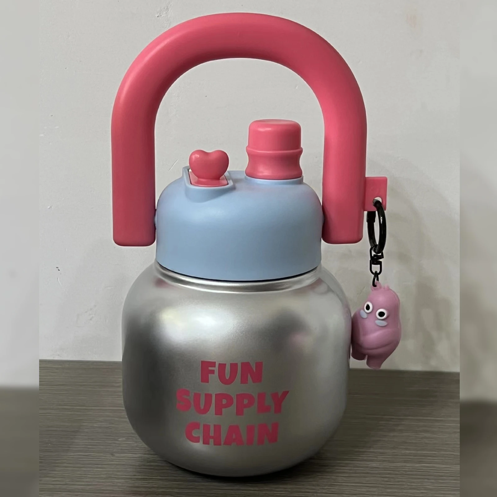 1 قطعة/الوحدة المحمولة البسيطة الغذاء الصف زجاجة ماء بلاستيكية سعة كبيرة طفل بهلوان غلاية كوب بقشة للكاميرا في الهواء الطلق #3