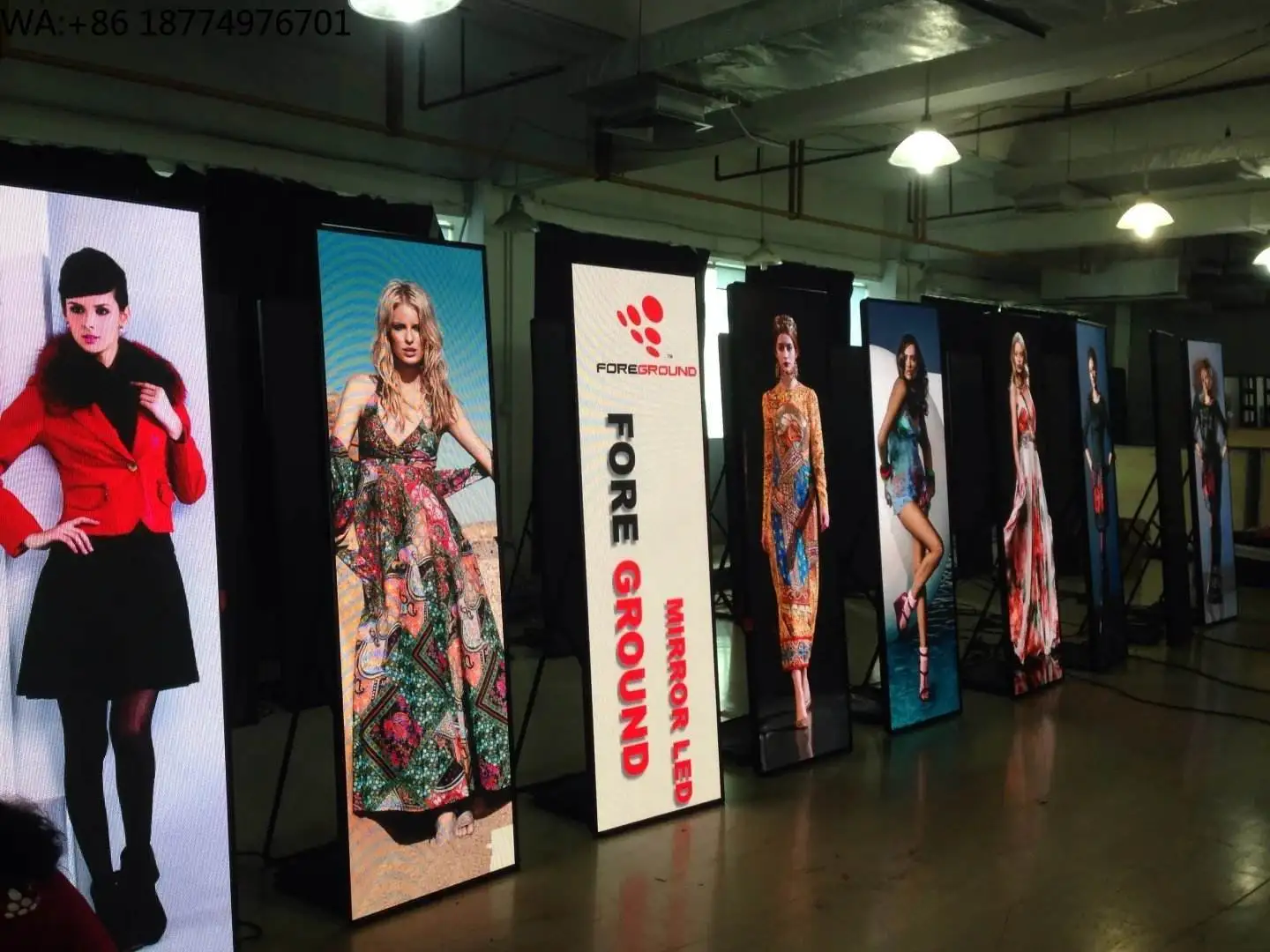Factory-produced Indoor P2.5 Full Color 800-1200 Brightness 1920Hz/3840Hz Poster Screen High-quality LED Floor-standing Portable