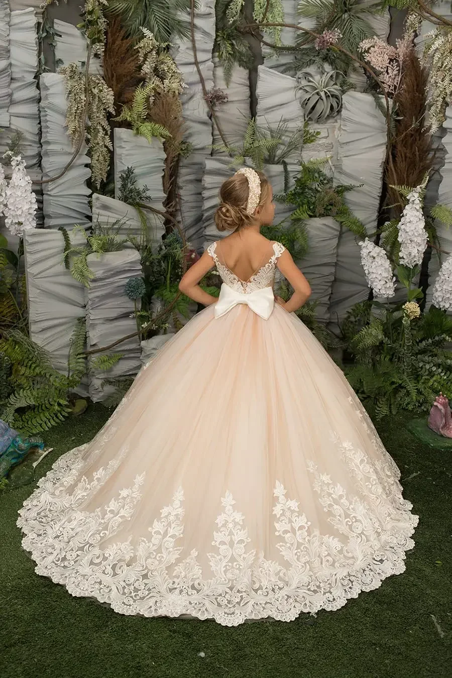 Vestidos de niña de flores sin espalda para boda, vestido de desfile de princesa para niños pequeños con lazo, vestido de primera comunión de encaje con cuentas personalizado