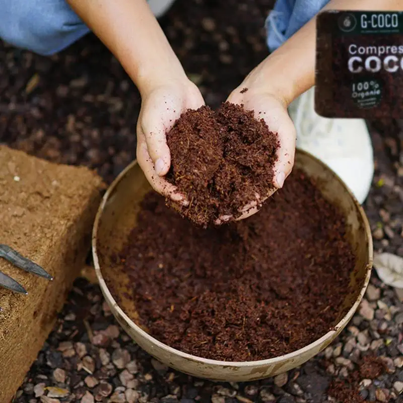 Coco Peat Organic Compressed Coir Brick With Low EC And PH Balance Plant Soil High Expansion Coconuts Soil For Planting Coconuts