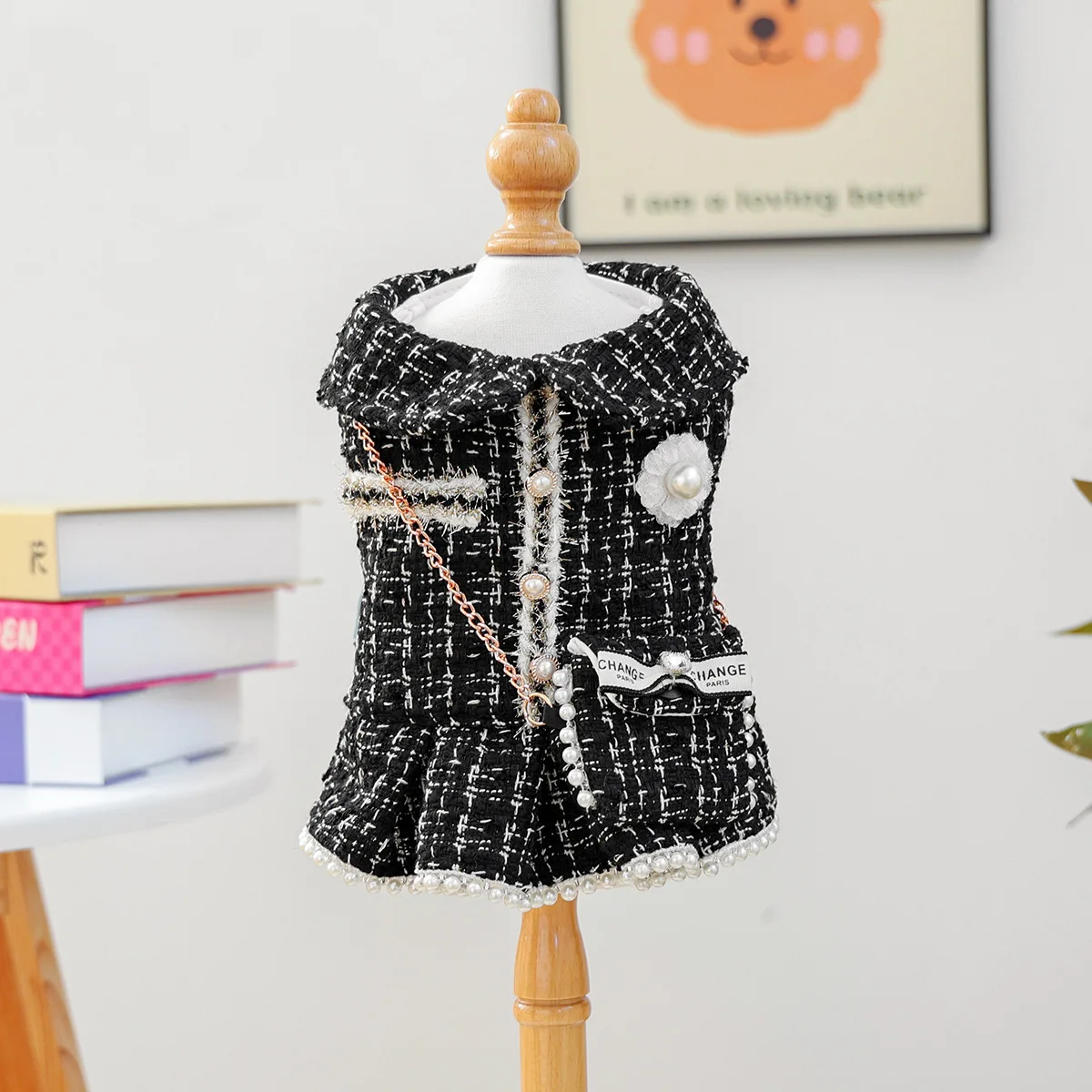 

Newly Designed Warm Woolen Pet Outfits Autumn Winter Classic Luxury Brand Pearl Hill Tea Blossom Dog Dress And Snack Set