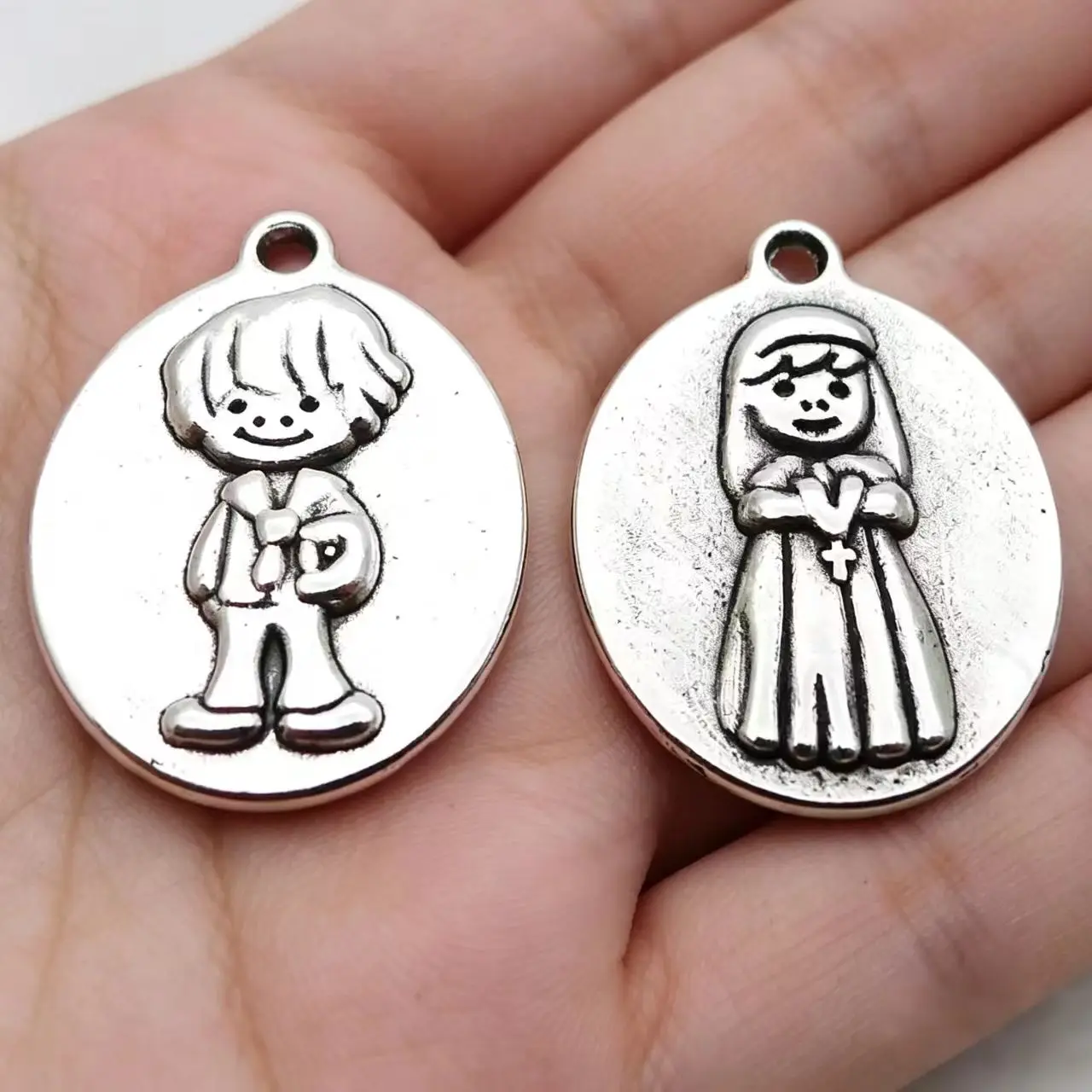 10Pcs/Lot 18*24mm Silver Color Zinc Alloy Boy And Girl The First Communion Charms Pendants Fit Diy Necklace Lover Jewelry Making