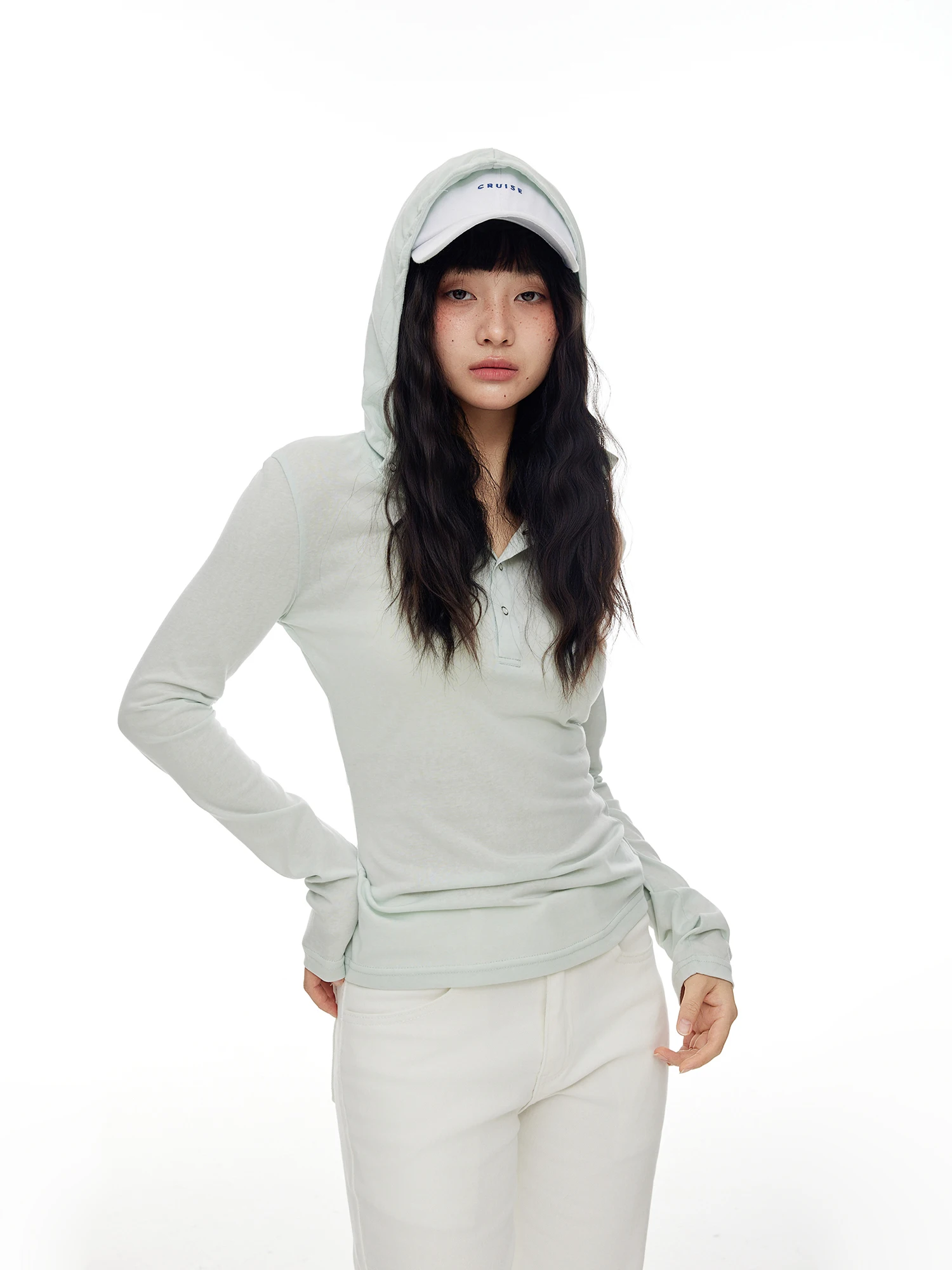 

Повседневная женская футболка с длинным рукавом, весна-лето 2026, новый дизайн, приталенный крой, свободный топ до плеч