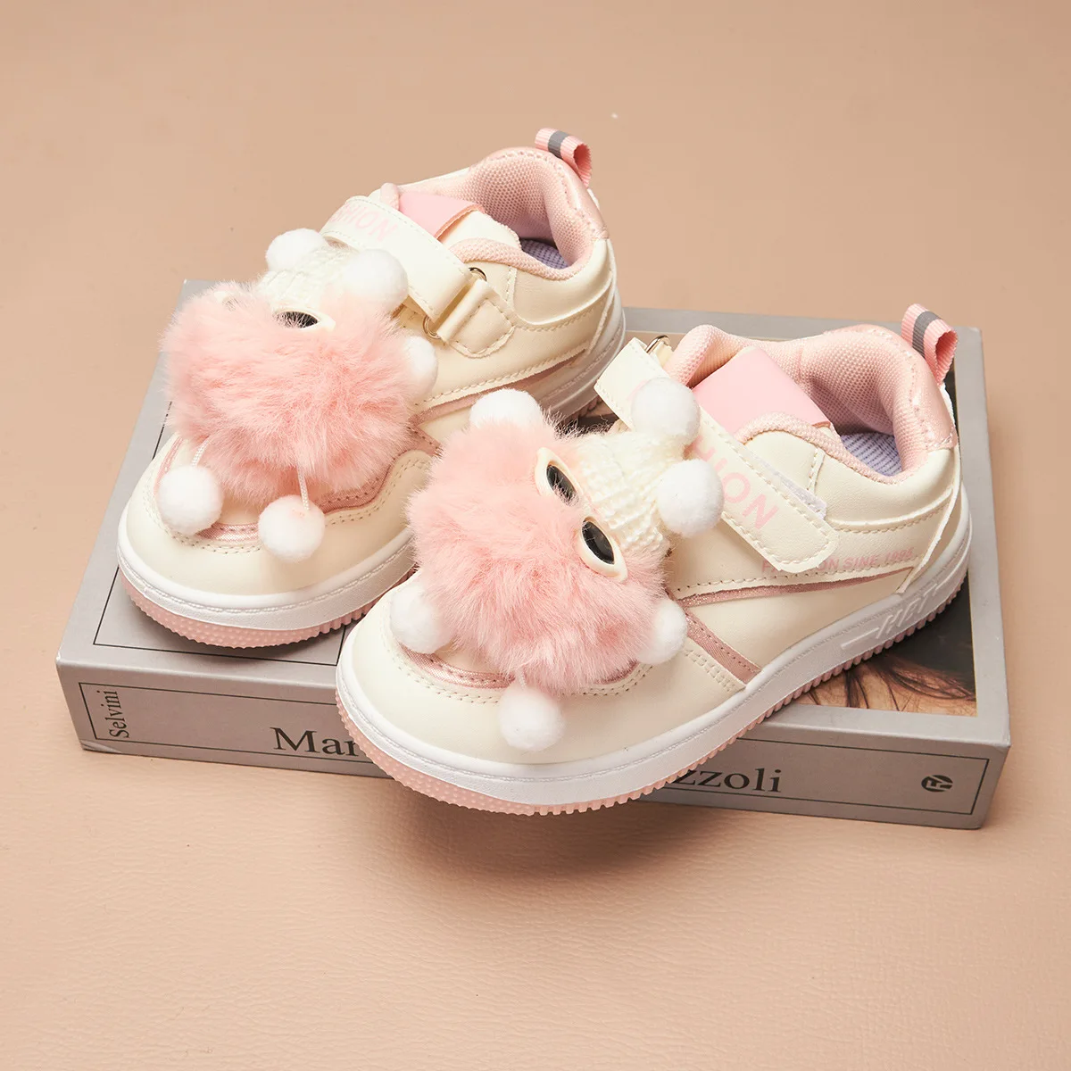 أحذية كاجوال للأطفال أحذية رياضية من جلد البولي يوريثان أحذية ربيعية كرتونية للفتيات قابلة للتنفس بجزء سفلي سميك أرجواني وردي مقاس 26-37