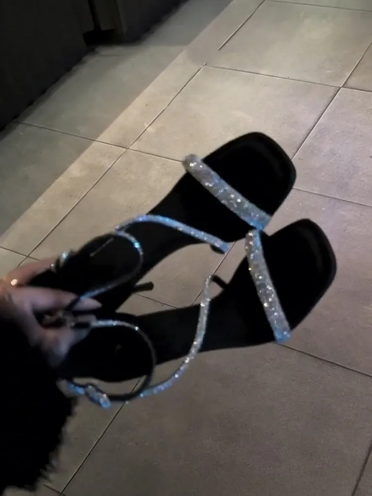 2026 Sommer Neue Mode Quadratische Spitze Strass Offene Zehen Einriemen-Stiletto High Heel Sandalen für Damen Große Größen 34-41 – Detail 10