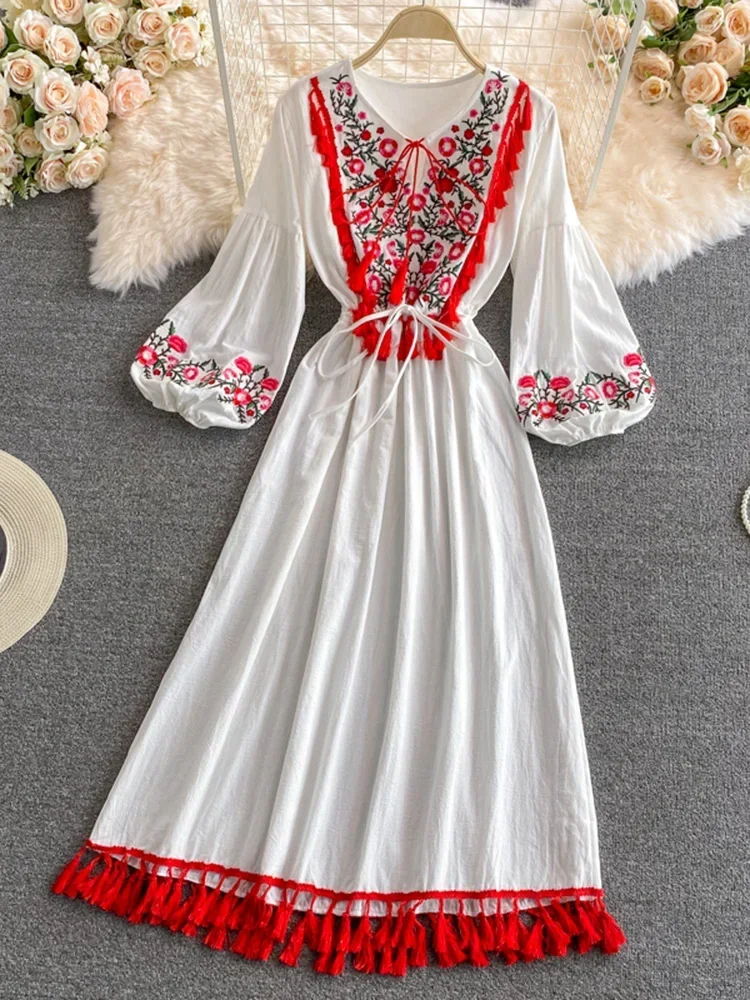 Retro Ethnic Style New Embroidery Dress Tassel Lace Cotton and Linen Vestidos Female V-neck Puff Sleeve Midi Dress GK857