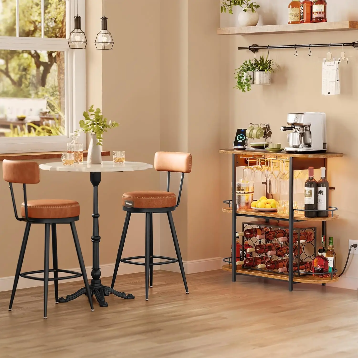 素朴なブラウンのバーキャビネット、LEDライト、電源コンセント、ワインラック、グラスホルダー付き、キッチンやダイニングルーム用