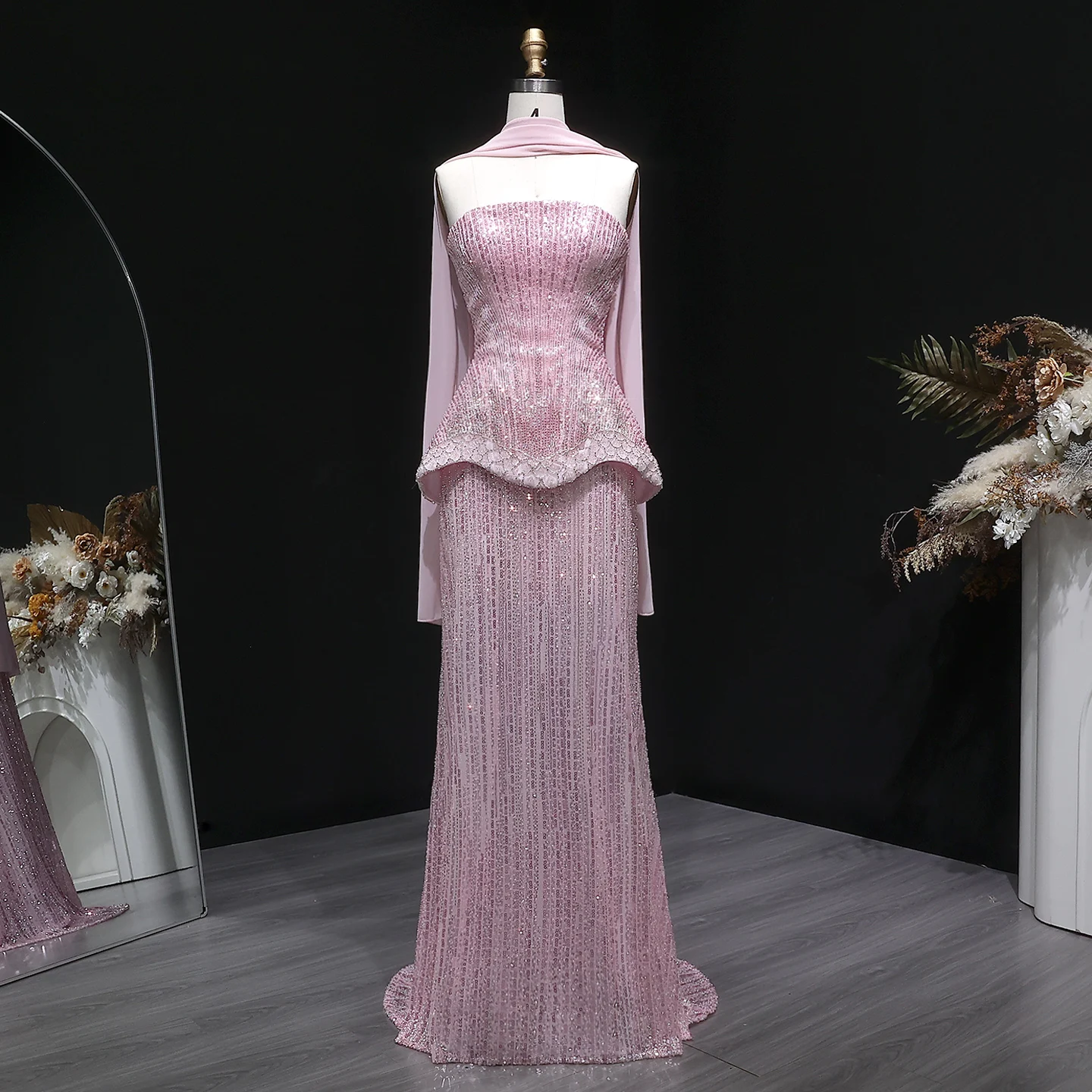 Sharon Said Luxuriöses Dubai-Orangefarbenes Abendkleid mit schweren Pailletten und Perlenstickerei 2026, trägerloses Kleid mit Schal, arabisches Party-Ballkleid SS560, maßgeschneidert – Detail 15