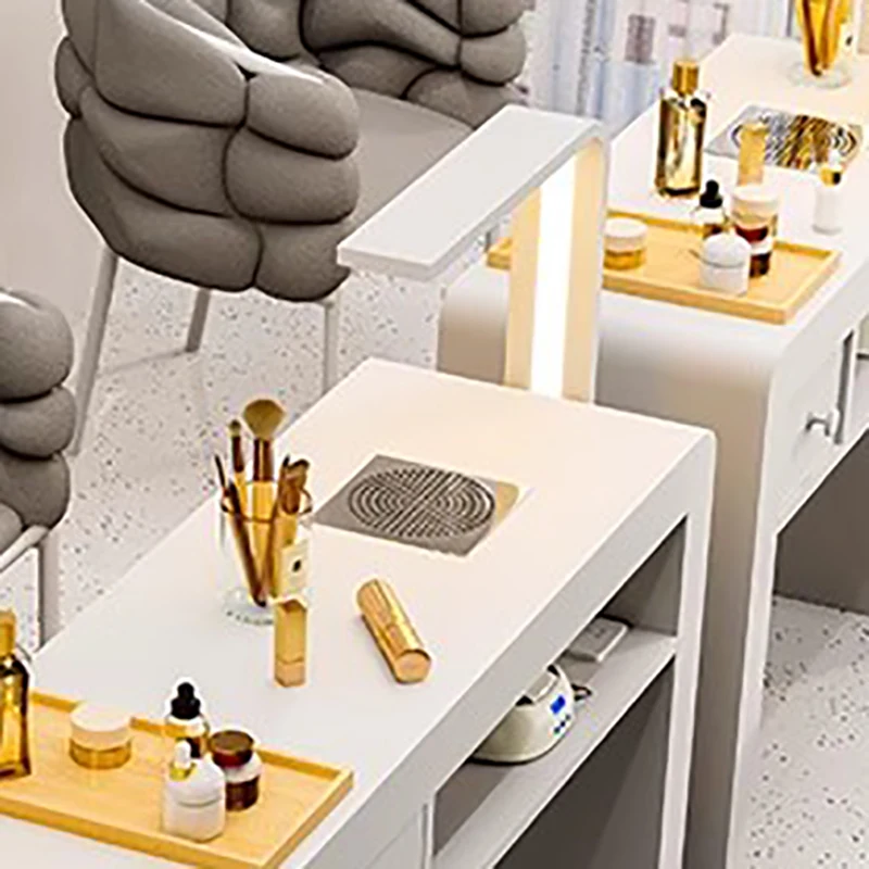 Рисунок 4 - Кремовый французский стол для ногтей с лампой