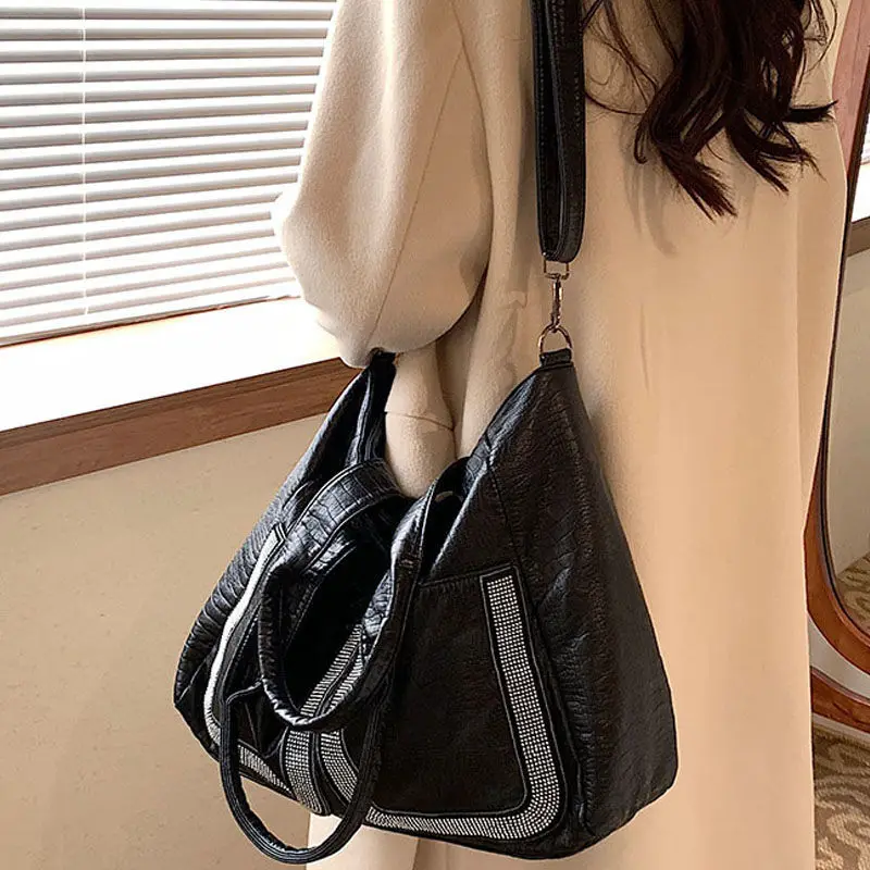 Large capacity New bag women all-match online celebrity commuting Toth Diamond setting Soft leather One shoulder Crossbody bag